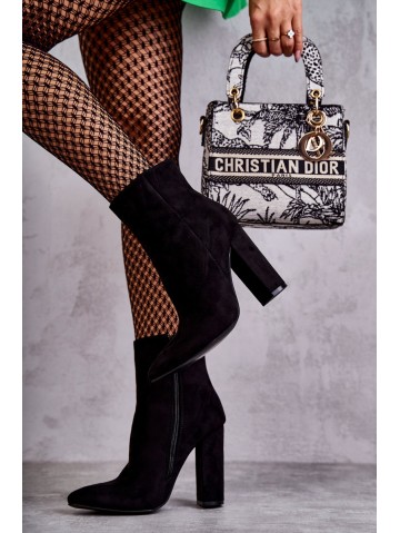 Elegant Suede Boots On a post black Ettany 2