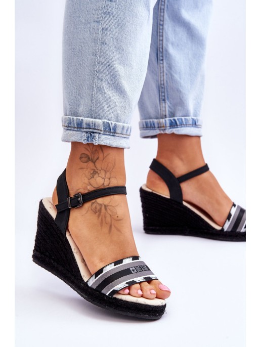 Patogūs moteriški sandalai su pleištais Big Star LL274877 juodi