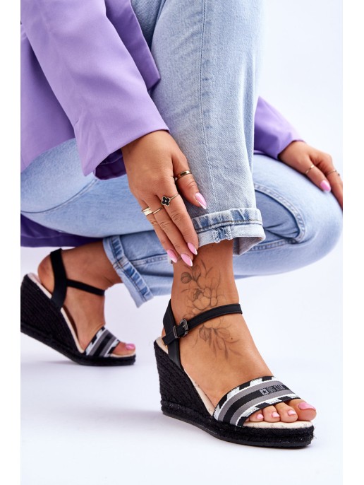 Patogūs moteriški sandalai su pleištais Big Star LL274877 juodi