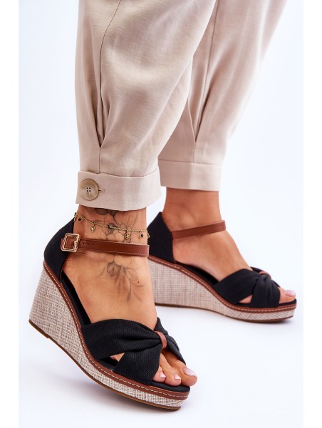 Moteriški sandalai su pleištiniais juodais Daphne