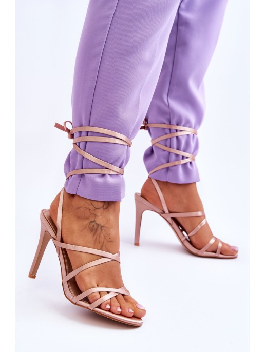 Moteriški surišti sandalai ant aukšto kulno smėlio spalvos Meya Moteriški surišti sandalai ant aukšto kulno smėlio spalvos Meya