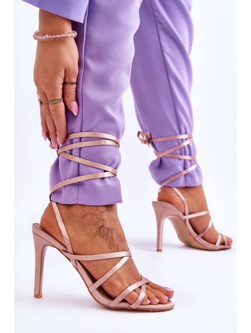 Moteriški surišti sandalai ant aukšto kulno smėlio spalvos Meya Moteriški surišti sandalai ant aukšto kulno smėlio spalvos Meya