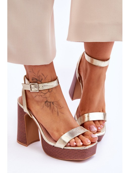 Leather Sandals On A Chunky Platform gold Marina