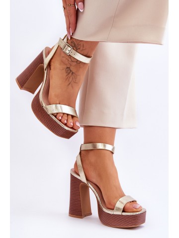 Leather Sandals On A Chunky Platform gold Marina 2