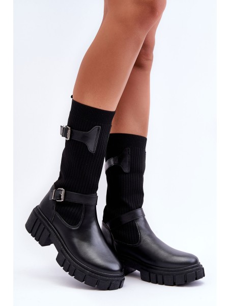 Moteriški kulkšnies batai su juodomis kojinėmis