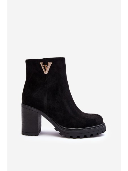 Moteriški zomšiniai batai ant kulno su dekoracija, juodi stiprūs