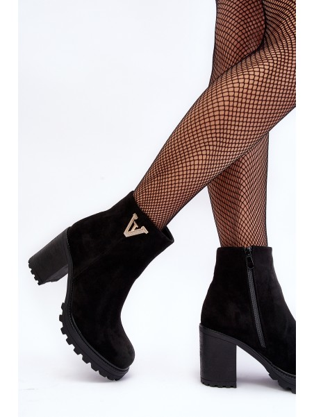 Moteriški zomšiniai batai ant kulno su dekoracija, juodi stiprūs