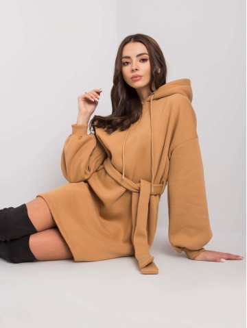 Sukienka-RV-SK-7253.13-camelowy