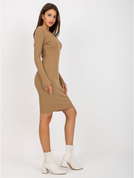 Sukienka-EM-SK-673.78P-camelowy