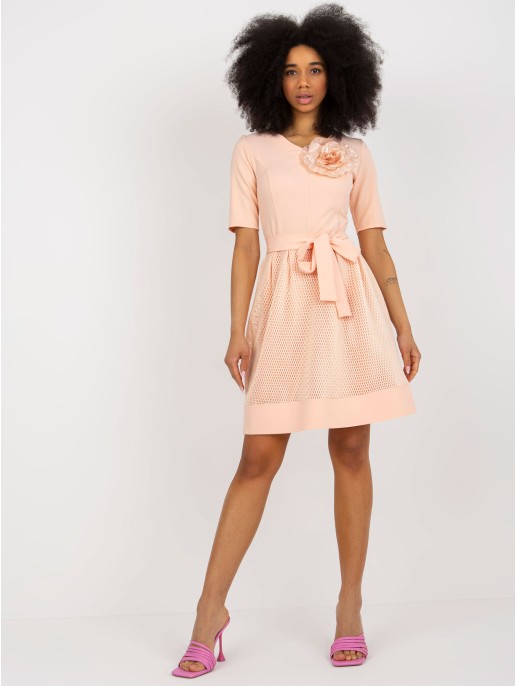 Sukienka-LK-SK-506551.76P-brzoskwiniowy