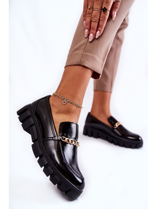 Lacquered shoes with a chain Black Anne