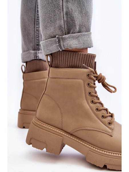 Moteriški Rivella batai su smėlio spalvos kojinėmis