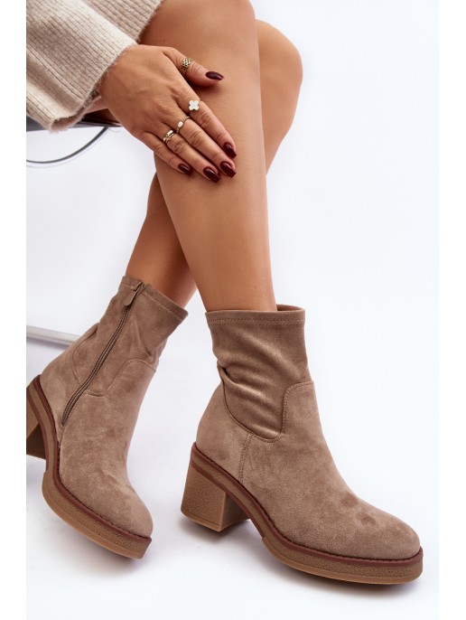 Moteriški kulkšnies batai su Block Heel Beige Argastis Moteriški kulkšnies batai su Block Heel Beige Argastis