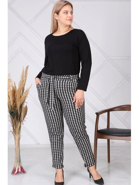 Теплые жаккардовые брюки с поясом и карманами.