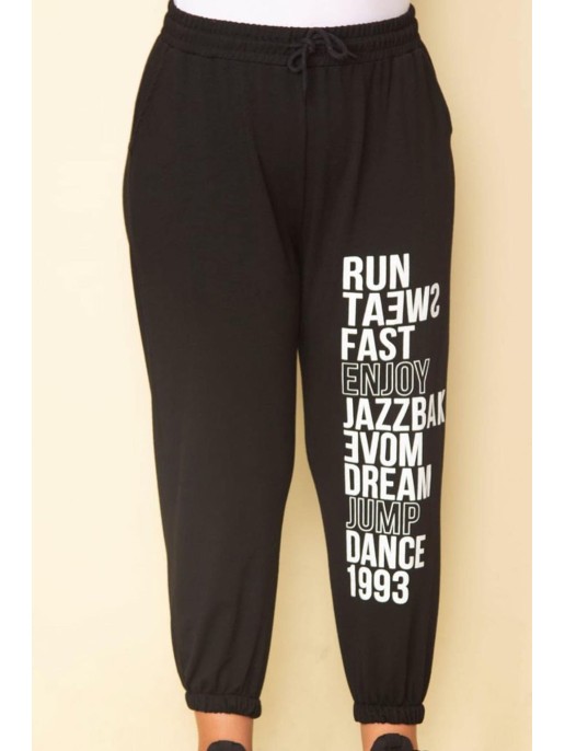 Juodos treninginės kelnės su užrašais Juodos treninginės kelnės su užrašais