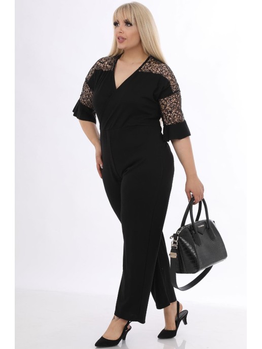 Juodas kombinezonas su nėriniais Juodas kombinezonas su nėriniais