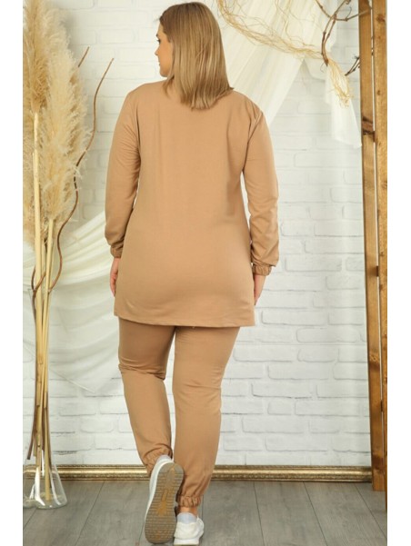 Lihtne kirjadega vabaaja ülikond