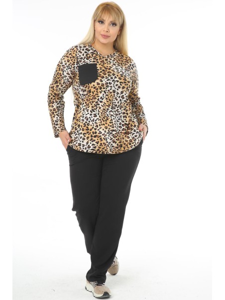 Удобный костюм для отдыха с узорами из меха животных.