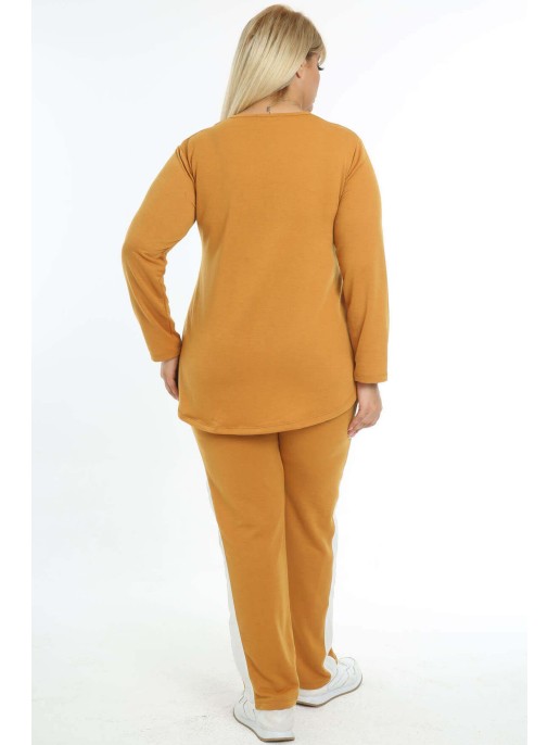 Желтый костюм для отдыха