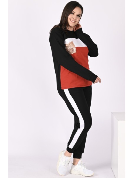 Sieviešu kostīms sportam un atpūtai