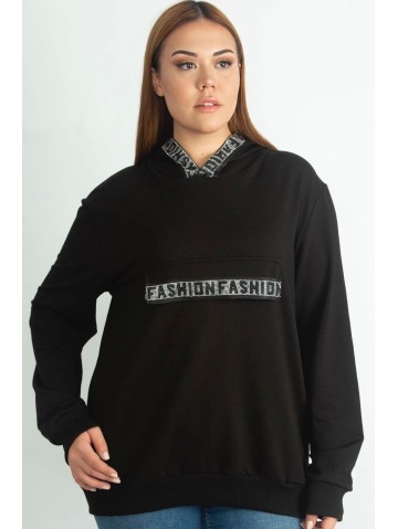 Стильная черная толстовка с карманами.