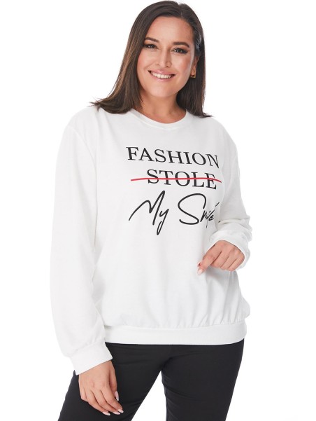 Põhiline valge kampsun kirjadega