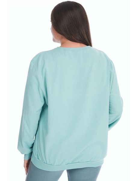 Простой базовый джемпер без капюшона.