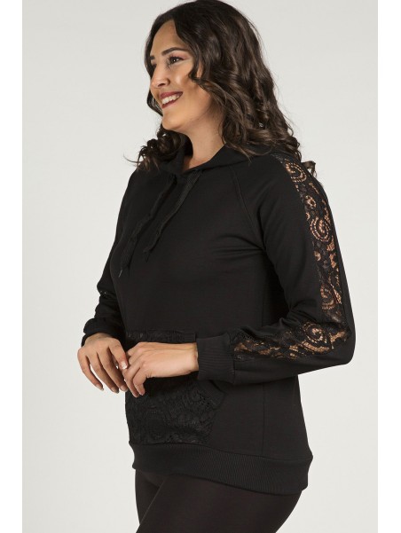 Черный стильный джемпер с кружевом