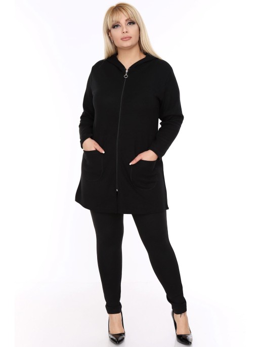 Vienkāršs melns sieviešu džemperis ar... Vienkāršs melns sieviešu džemperis ar...