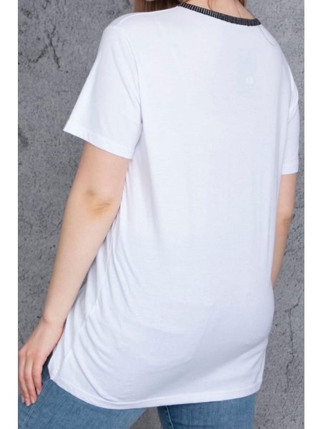 Белая футболка с надписями