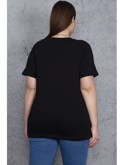 Черная модная футболка с аппликациями Черная модная футболка с аппликациями