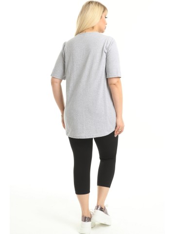 Серая женская футболка с аппликацией 2
