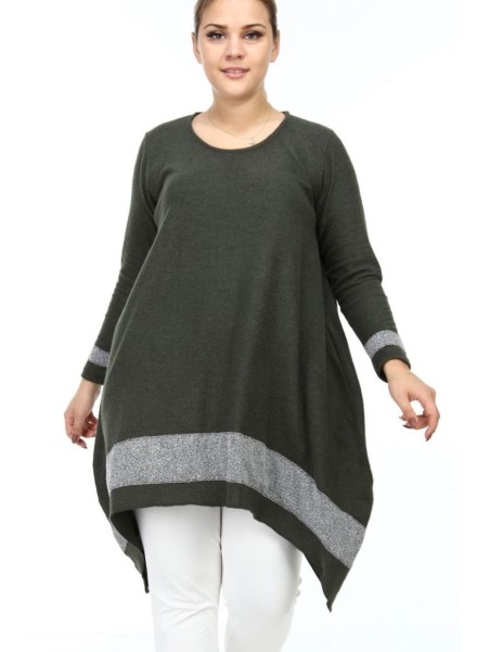Теплая асимметричная туника с длинными рукавами.