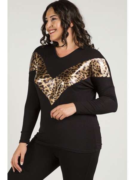 Черная блузка с длинными рукавами