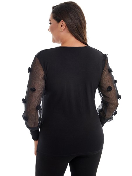 Skaista sieviešu blūze ar skaistām piedurknēm