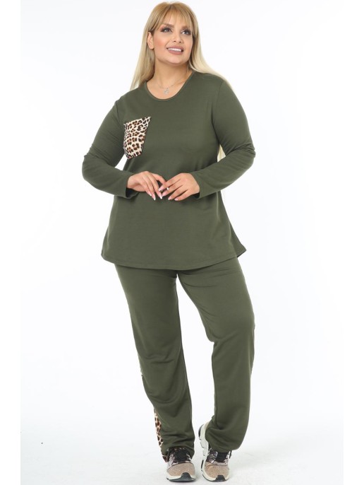 Moteriškas haki spalvos kostiumėlis su medvilne Moteriškas haki spalvos kostiumėlis su medvilne