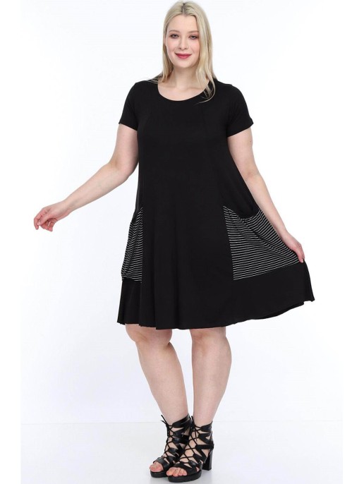 Juoda suknelė Juoda suknelė