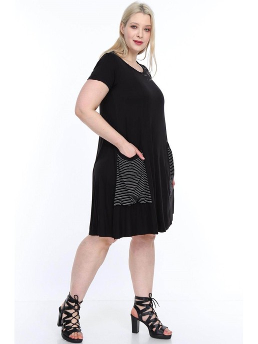 Juoda suknelė Juoda suknelė