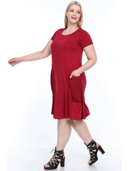 Tamsiai raudona suknelė trumpomis rankovėmis