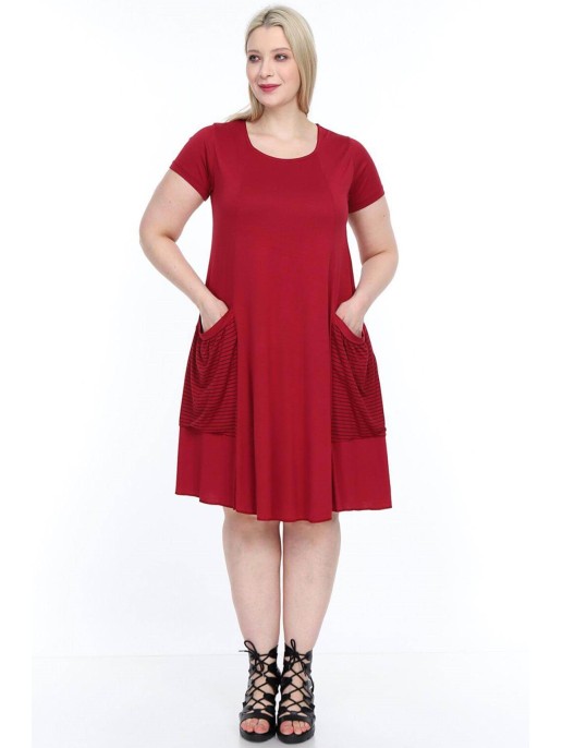 Tumši sarkana kleita ar īsām piedurknēm Tumši sarkana kleita ar īsām piedurknēm