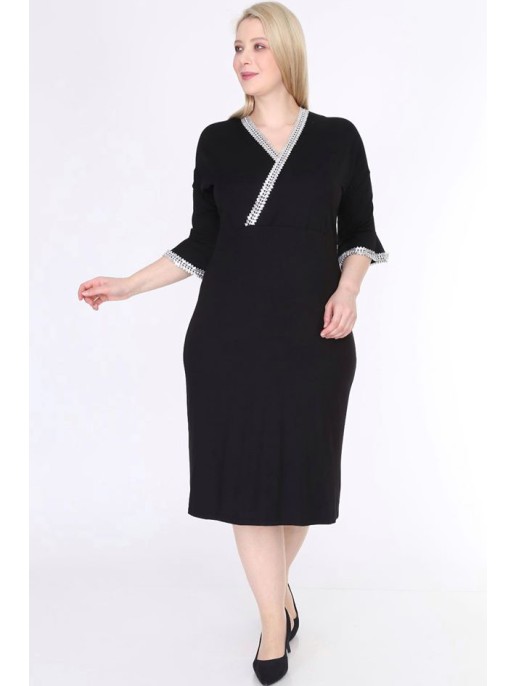 Elegantiška juoda suknelė su apvadais Elegantiška juoda suknelė su apvadais