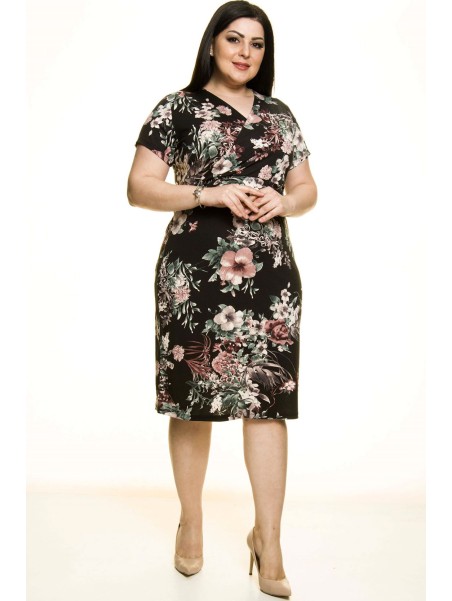 Черное платье с цветочным принтом и вырезом-конвертом