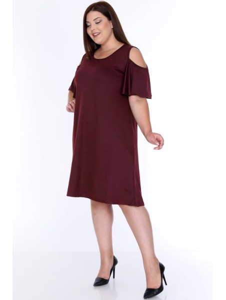 Бордовое платье с открытыми плечами