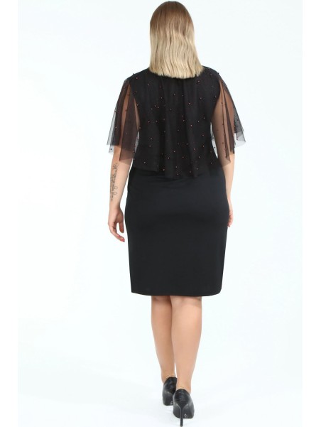 Красивое платье с бордовыми бусинами