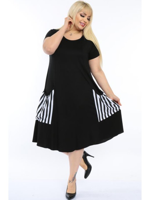 Melna kleita ar svītrainām kabatām Melna kleita ar svītrainām kabatām