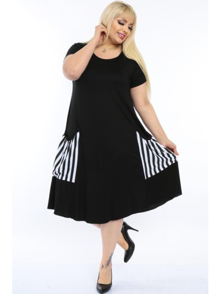 Must triibuliste taskutega kleit