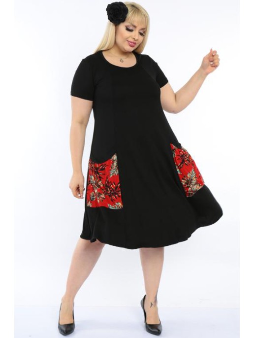 Platėjanti juodos spalvos suknelė Platėjanti juodos spalvos suknelė