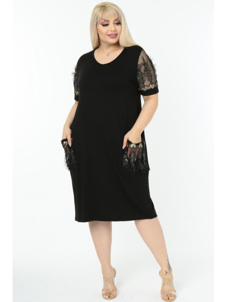 Must kleit dekoratiivsete taskutega