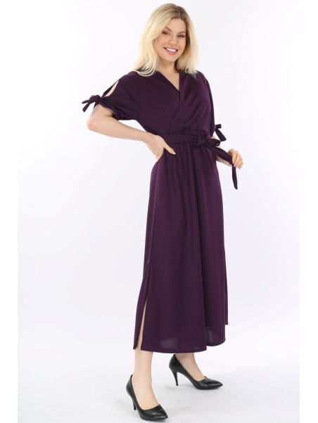 Длинное темно-фиолетовое платье на бретеле.