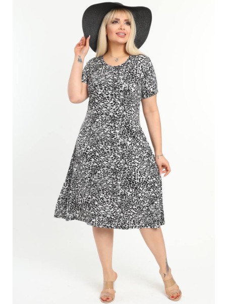 Must-valge viskoosst kleit lühikeste varrukatega